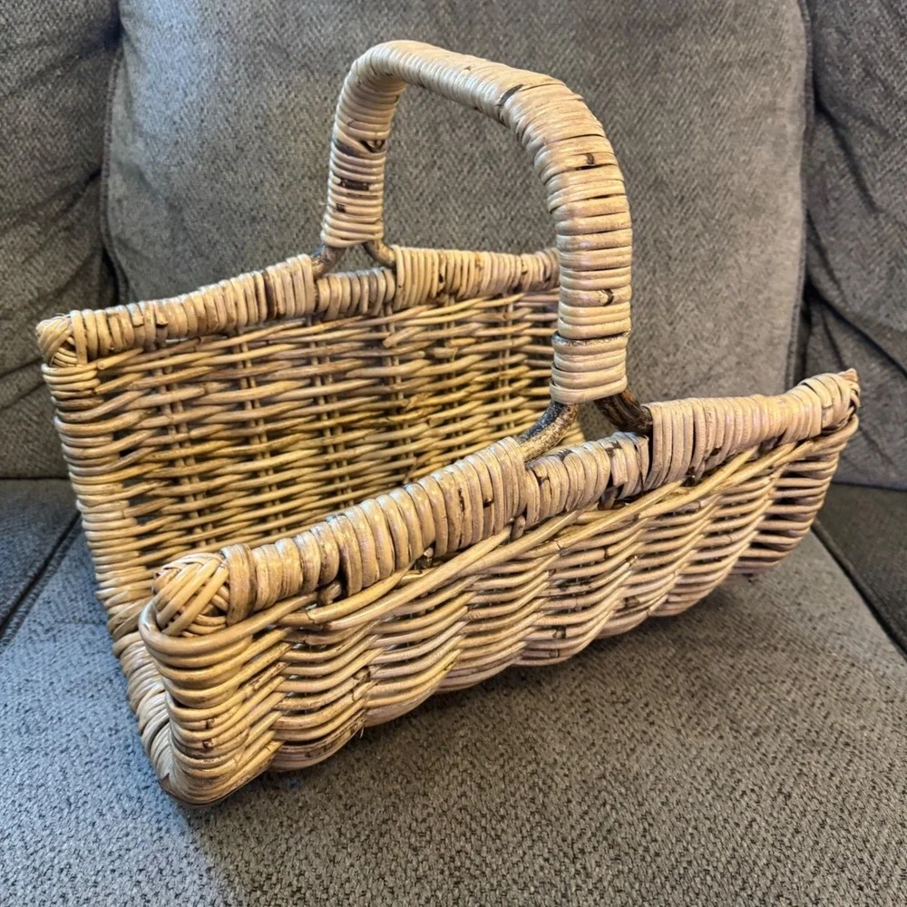 Vintage Rustic Wicker Fireplace Log or Blanket Basket w/ handle –15